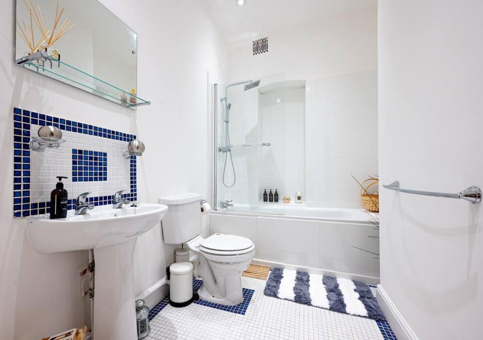 Appartamento Cosy Flat In Central Ldn Payment To The Host Londra Esterno foto